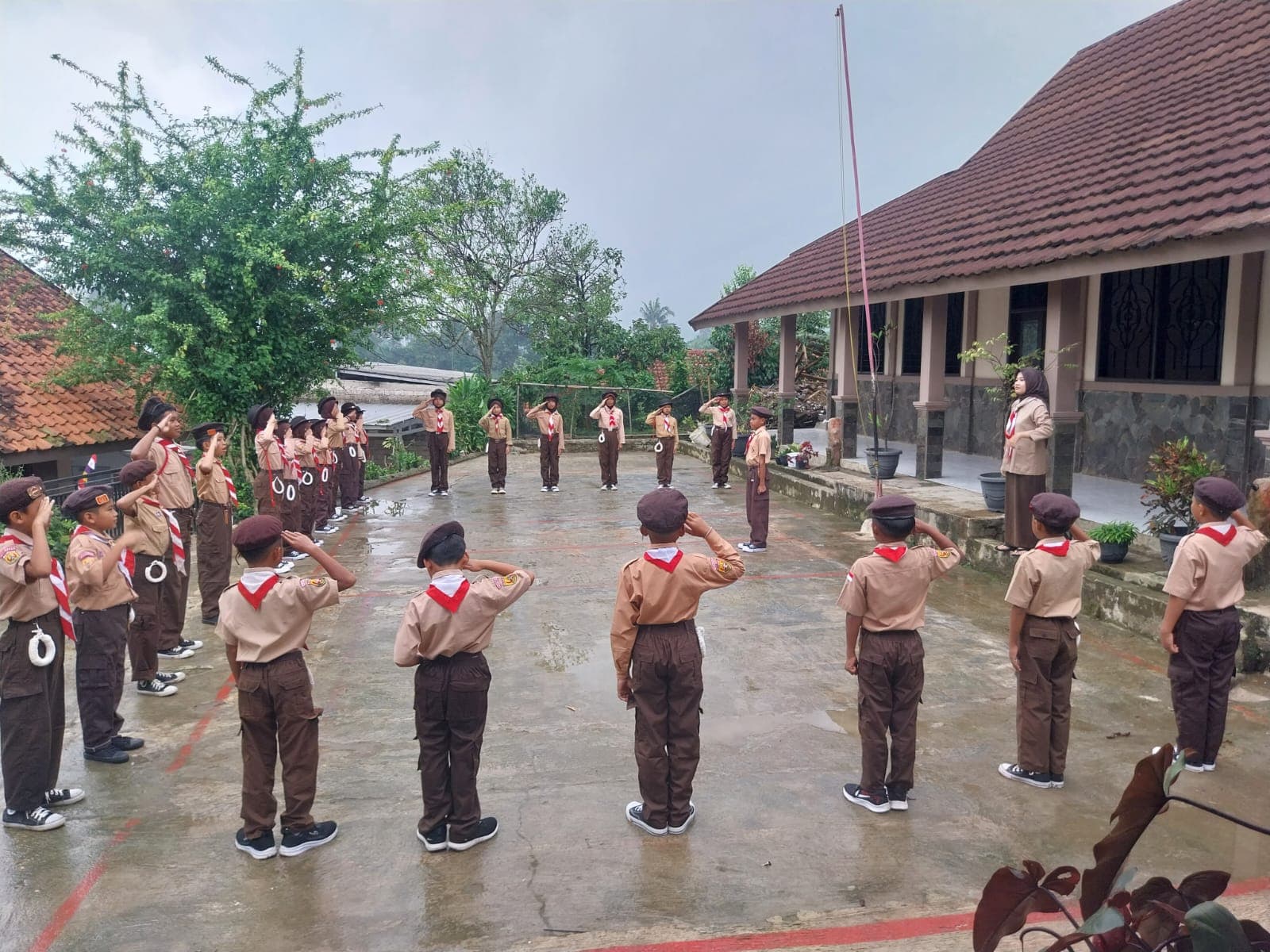Semangat Membara! Pasukan Pramuka SDN 2 Nangerang Guncang Jamran Wanayasa 2025